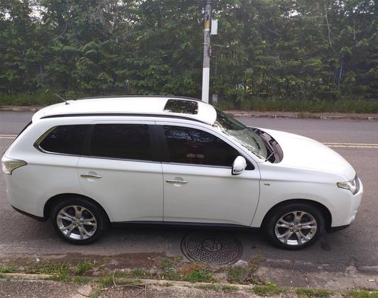 MITSUBISHI OUTLANDER 3.0 GT 4X4 V6 24V GASOLINA 4P AUTOMÁTICO MITSUBISHI OUTLANDER 3.0 GT 4X4 V6 24V GASOLINA 4P AUTOMÁTICO